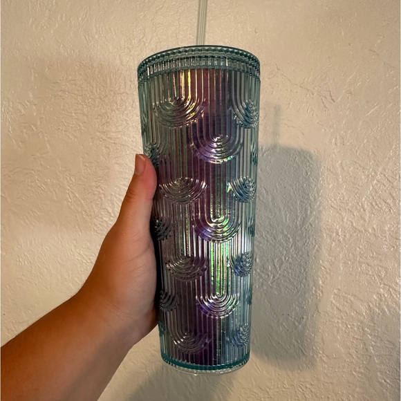 Starbucks Iridescent Mermaid Scales Tumbler Cold Venti 24 oz Spring 2022 - Picture 2 of 3